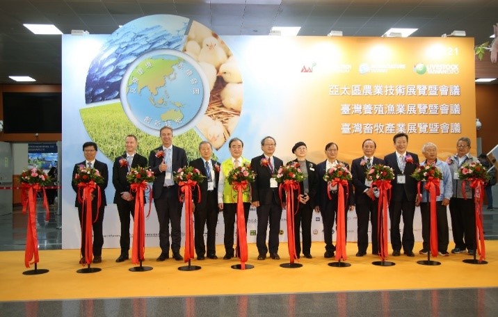 農委會副主委黃金城及農糧署署長胡忠一先生參加了開幕典禮